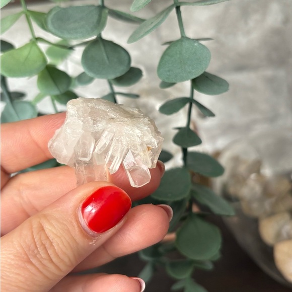 Mini Crystal cluster cute clear quartz cluster great to add to indoor garden - Picture 4 of 5